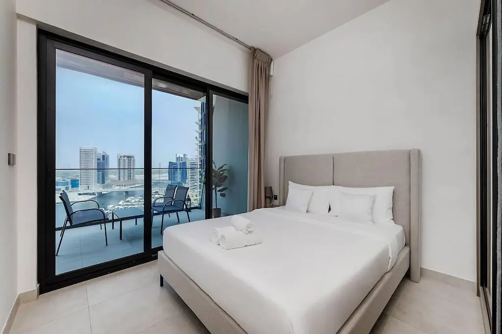 1Bdr Yacht View Binghatti Canal Dubai United Arab Emirates